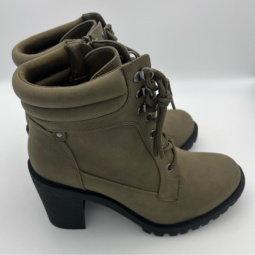 Torrid Lace Up Olive Green Faux Leather Women’s Size 10WW Hiker Boots